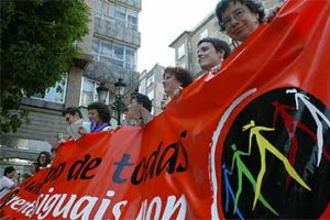 Cerca de 20.000 personas desfilan en Vigo en apoyo de la igualdad de sexos y contra la violencia doméstica