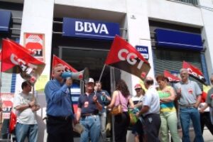 CGT solicita la readmisión de dos empleadas despedidas por el BBVA