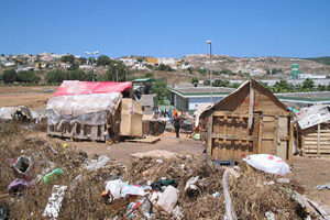 Chabolas de inmigrantes en los alrededores del Centro de Estancia Temporal de Melilla