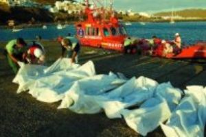 Hallada la patera a la deriva en Canarias con al menos 13 muertos.