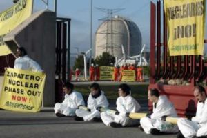 Detenidos 22 miembros de Greenpeace en Vandellós-2