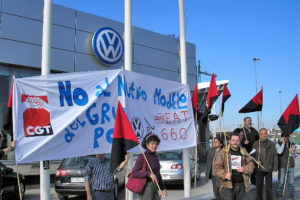 Concentración de CGT ante puerta del concesionario del grupo Volswagen en Murcia