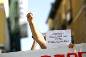 Más de 500 personas se concentraron ayer en Tirso de Molina contra la criminalización de los movimientos sociales