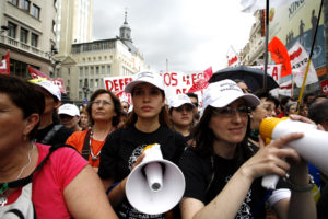 Fotos de la manifestación en defensa de la enseñanza pública ayer en Madrid