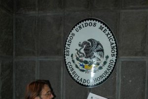 CGT Murcia se movilizó ayer frente al Consulado de México