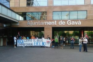 Delegados y militantes de CGT de la empresa Roca y del metal catalán se manifiestan contra el ERE de Roca