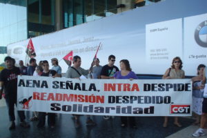 CGT se concentra contra los despidos en el aeropuerto de Manises : solidaridad y readmisión para nuestro compañero