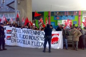 Trabajadores de Renault se manifiestan en Madrid contra el Expediente de Regulación de Empleo