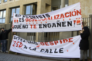 Unas 300 personas se manifestaron el viernes en Valladolid contra el cierre de Sitel y el despido de su plantilla