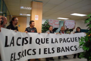 ’Toman’ una sucursal de Valencia para exigir que banca y multinacionales asuman las consecuencias de la crisis