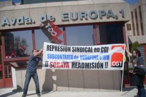 Madrid : concentración de delegados ayer ante la sede de Vodafone en el Parque Empresarial La Moraleja para protestar por los despidos y las condiciones laborales de la empresa CGI