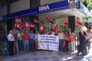 Concentración de CGT frente al BBVA en Ponferrada