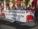Miles de personas se manifiestan en Sevilla para exigir medidas contra la crisis