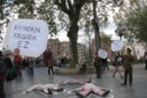 Acción antimilitarista en Bilbao para denunciar el Gasto Militar