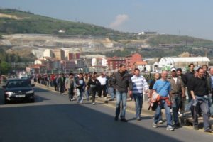 300 paradxs de Vizcaya marchan para reivindicar empleo y erradicar las horas extra