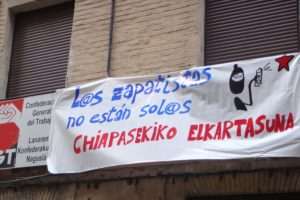 CGT Nafarroa : Pancarta «Los zapatista no están solos»