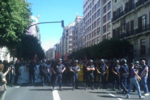 CGT condena la brutal carga policial en el centro de Valencia