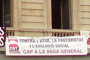 Pancarta CGT colocada en oficina de Banesto okupada desde el sábado por movimientos sociales