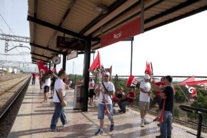 Un centenar de manifestantes marcha de Puçol a Puerto de Sagunto contra la reforma laboral y por los derechos sociales