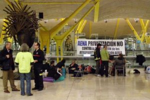 Acampada en la T4 de Madrid-Barajas contra la privatización