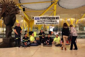 La “Acampada contra la privatización de Aena” en la T4 resiste. 4º  Día de Acampada