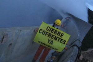 Activistas de Greenpeace asaltan Confrentes