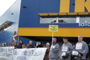 Movilización en IKEA Barakaldo contra los despidos, el paro y la precariedad