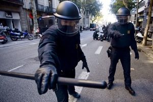 Los Mossos podrán disparar pelotas de goma a un metro de los manifestantes