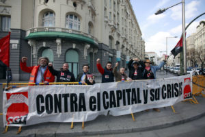Militantes de CGT frente al Congreso difunden la convocatoria del 12 de marzo