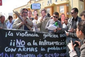 Protesta en la puerta de la base de Rota contra la intervención militar en Libia