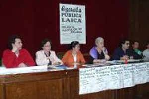 Concentración 7 abril en Segovia. Plataforma escuela pública, laica y gratuita