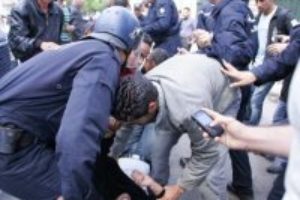 Represión contra los estudiantes argelinos el 12 de abril