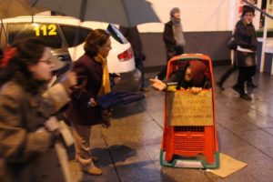 Madrid : Acción contra la privatización del espacio público con motivo de la Huelga de Consumo