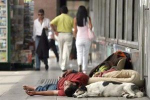 Vivienda y salario digno para todas las personas que duermen en la calle.
