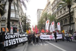Una cacerolada visita a los responsables de los recortes sociales en Valencia