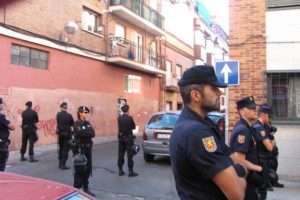 Desahucio en Ciudad Lineal (Madrid), la polícia protegiendo a los bancos…