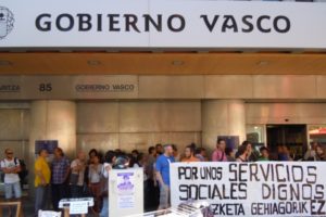 Bilbao: Concentración contra los graves recortes de la RGI, propuestos por el PPSOE