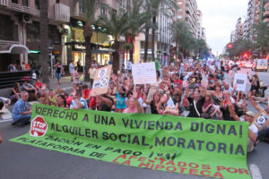 Miles de personas se manifiestan en el País Valenciano contra los desahucios y para la dación en pago