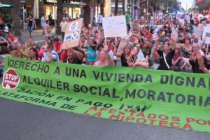 Vídeo: Miles de personas en Valencia contra los desahucios