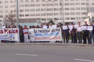 Concentración contra privatización de sanidad y cocinas en Iruña