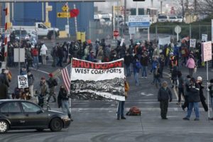 Más de mil manifestantes “Occupy” se unen para cerrar principales puertos de la costa oeste