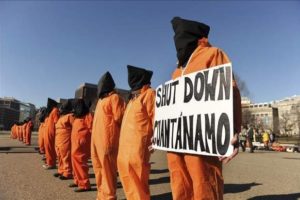 Diez años de Guantánamo: el prisionero y el fiscal