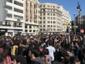 Miles de personas se concentran en el IES Luis Vives de Valencia