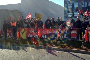 Los trabajadores de Benteler Jit de Almussafes protestan por el despido de 13 compañeros