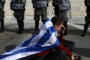 Papademos coacciona a parlamentarixs griegos para que aprueben el ajuste: «Elijan el rescate o el caos»