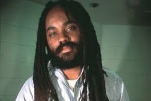 Mumia Abu-Jamal, un paso hacia la libertad