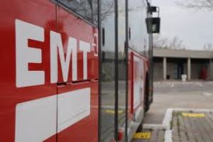 Trabajadores de la EMT rechazan ante el Ayuntamiento los recortes