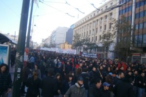12 de enero: una de las más grandes manifestaciones del movimiento anarquista griego en Atenas
