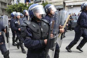 La policía argelina impide una vez más la concentración de los sindicatos autónomos