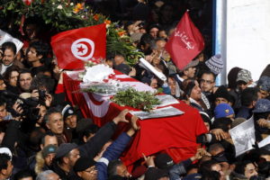 Funeral, resurrección, peligro en Túnez: El entierro multitudinario de Chukri Belaid